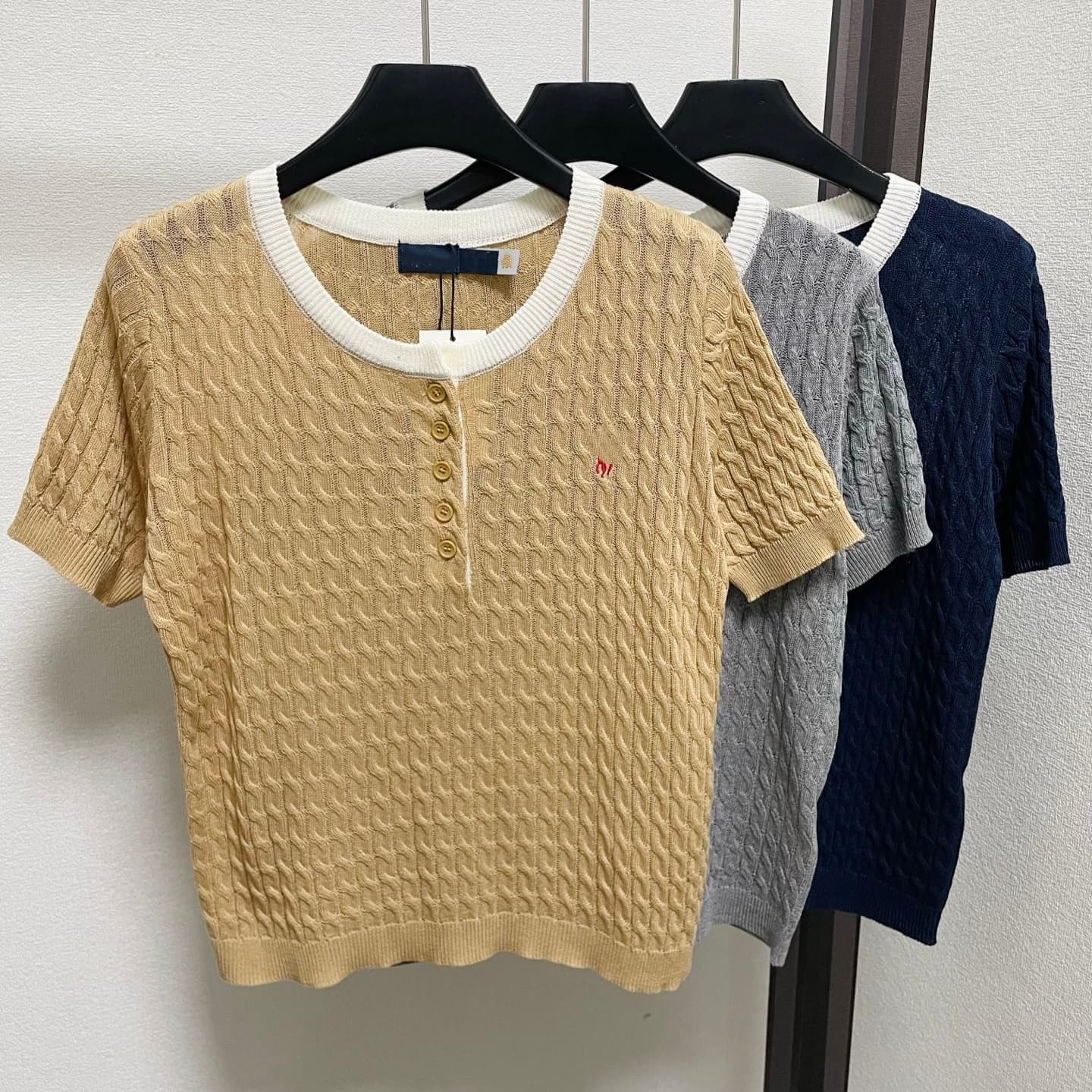 2026 Summer New Custom Small Horse Embroidery Retro Cable Knit Contrast Color Round Neck Half-Zip Thin Short-Sleeve Knit Top