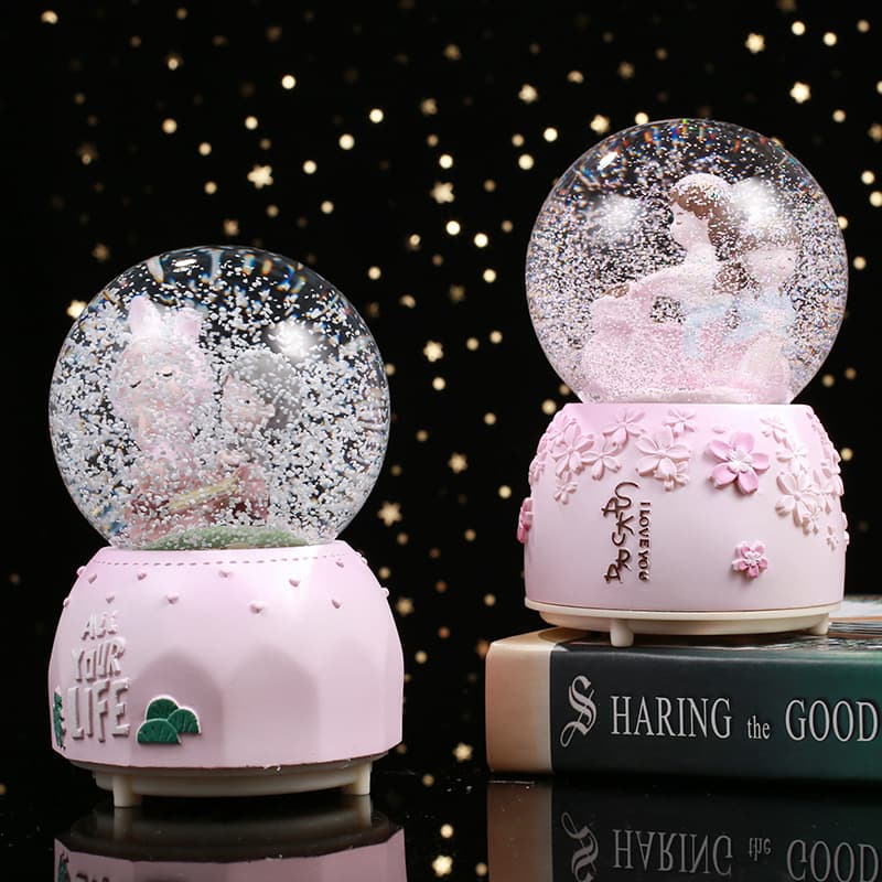 Snowflakes and snow gift room decoration crystal ball music box Chinese Valentine's Day gift creative couple music box to send romance