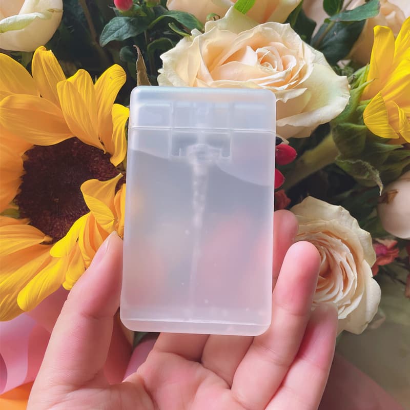 Dongyang Factory 20ml Portable Card Perfume Bottle Spray Bottle Square Perfume Bottle with Lid Spray Bottle Mouth Spray Bottle