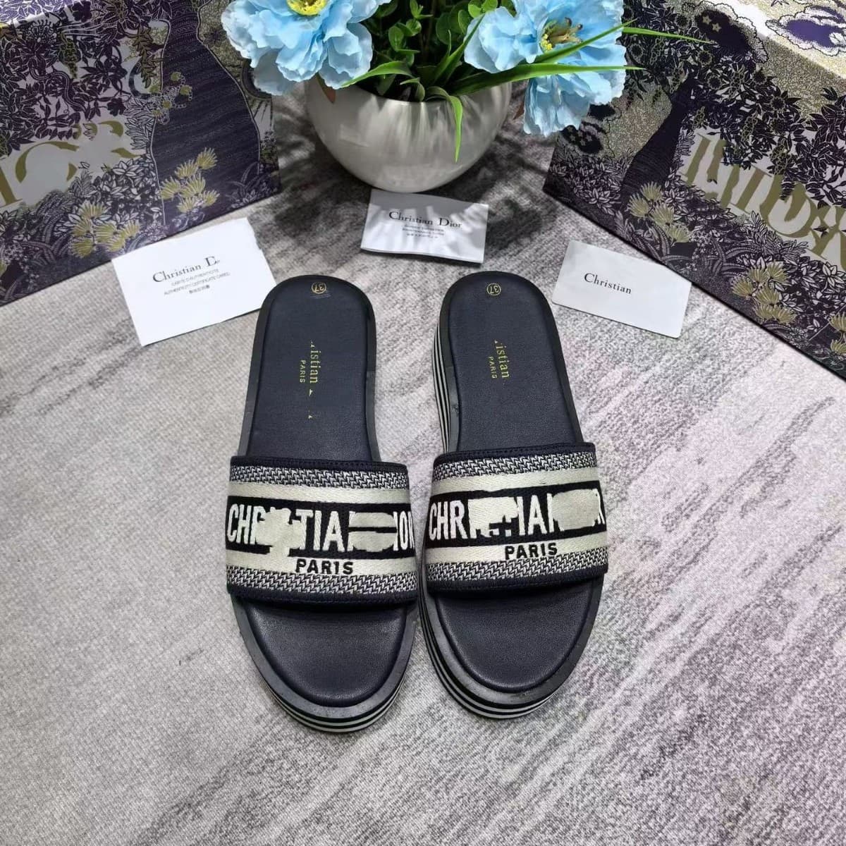 Summer New Thick-Soled Slippers for Women 2026 Fashion Embroidered Letter Design Casual Hemp Rope Height-Increasing Slippers