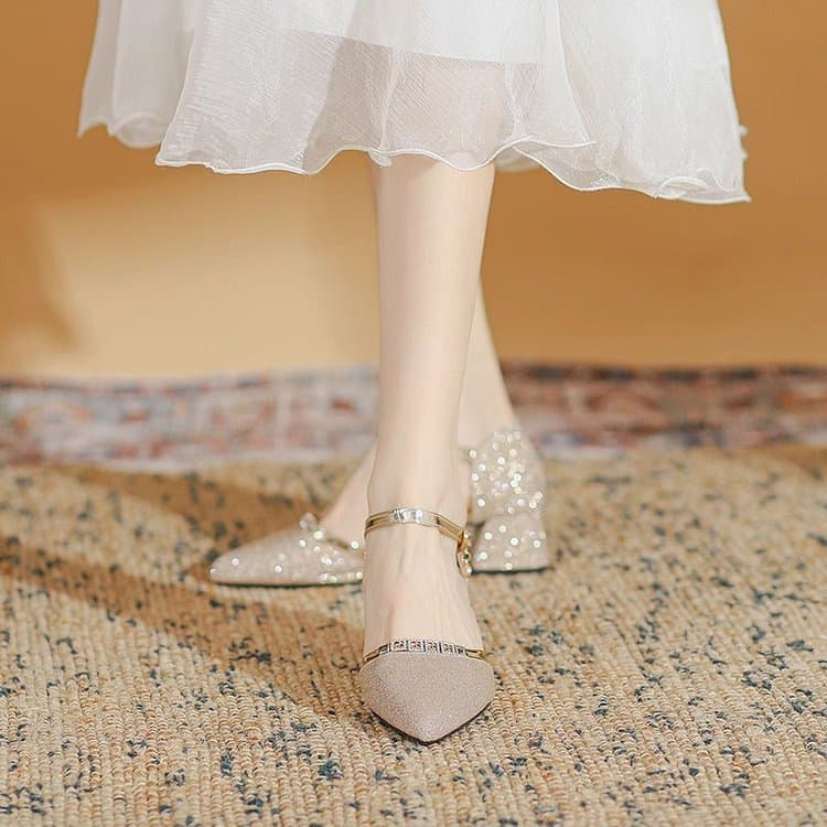 Mid-Heel Pointed Toe Closed-Toe Sandals for Women, Chunky Heel, 2026 New Summer High Heels with Single Strap, Suitable for Dresses and Cheongsam