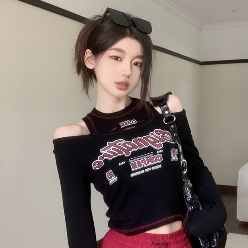 Jazz dancer's outfit for a K-pop music festival: a wasteland-inspired two-piece long-sleeved t-shirt and cargo pants set.