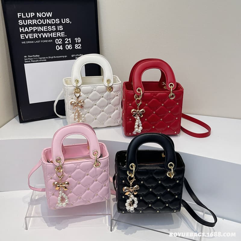 Kids' Bag Small Fragrance Style Celebrity Handbag Niche Bag Lady Dior Bag 2024 New Fashionable Crossbody Bag