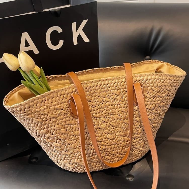Cross-Border Beach Straw Woven Bag 2026 New Summer Vintage Handbag Large Capacity Vacation Shoulder Bag Woven Tote