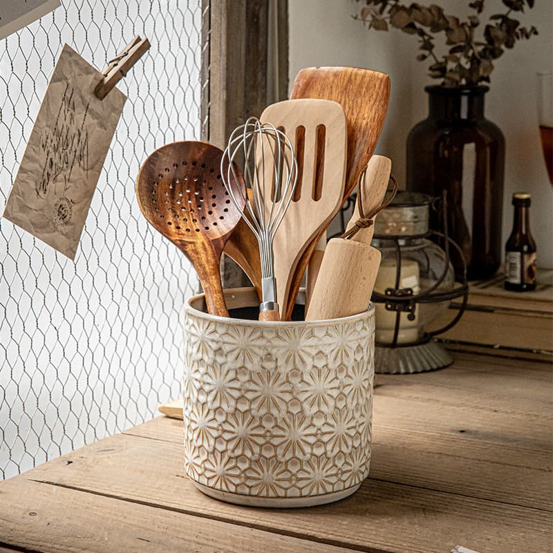 Vintage storage jar with embossed wind chimes, high-value retro vase, kitchen ceramic jar, cross-border export.