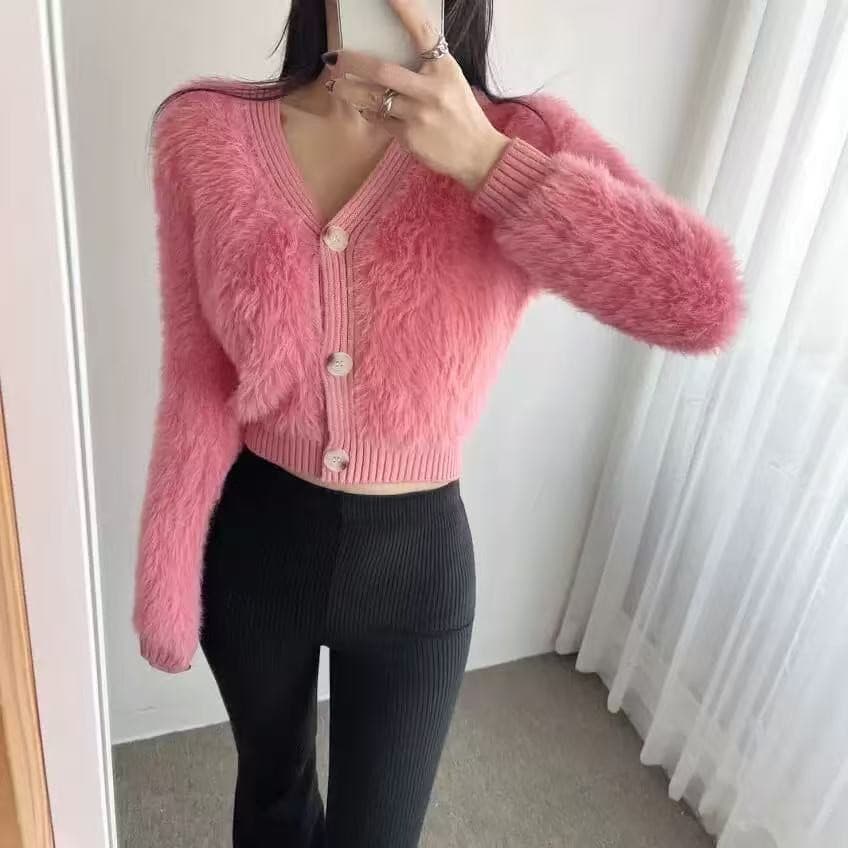French-style faux mink fleece sweater, new autumn/winter style, V-neck knitted short cardigan, chic and stylish.