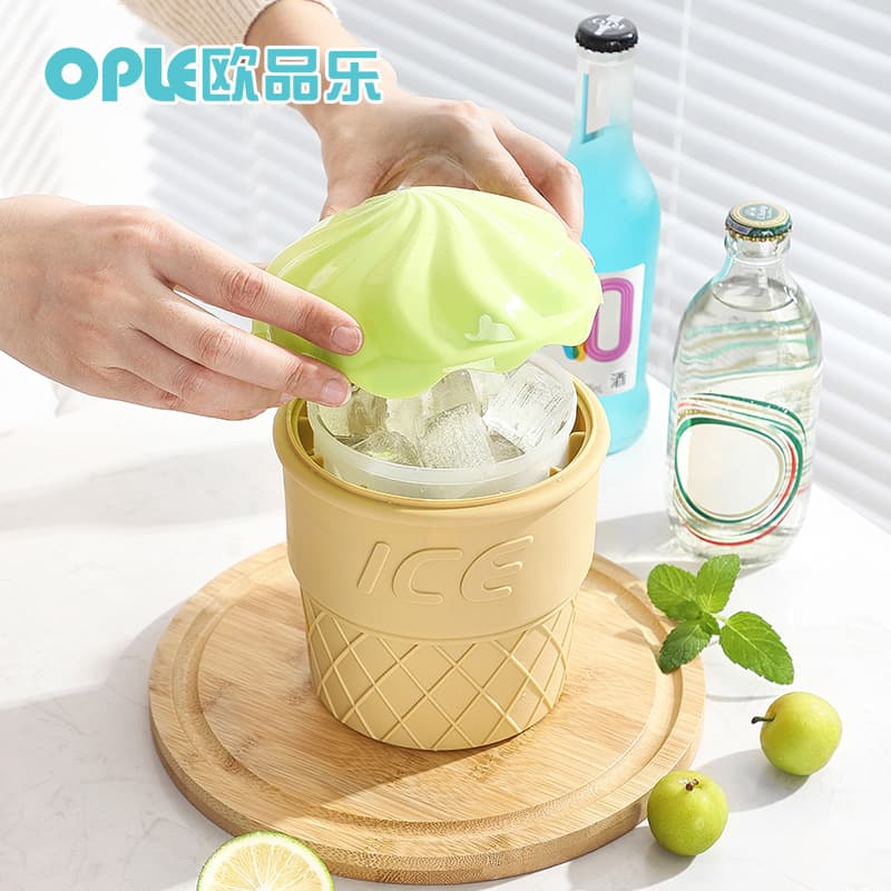 Silicone ice buckets for ice cream, beverages, champagne, wine, and beer; outdoor creative ice makers; wine buckets and ice buckets in stock.