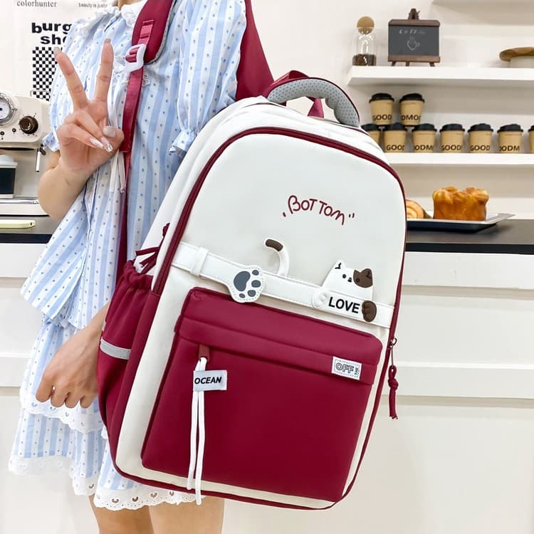 Winter Clearance New Style High-Appearance Junior High School Student Backpack for Girls, Large Capacity, Lightweight Nylon Shoulder Bag