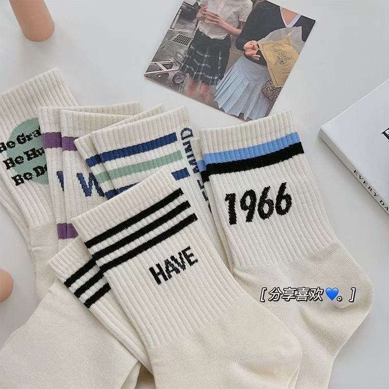 Women's mid-calf socks, Korean style, trendy, high-quality, versatile, suitable for all seasons, sporty, student, and cute girls' socks