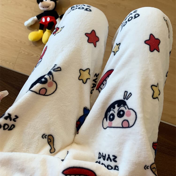 Cute cartoon Crayon Shin-chan pajama pants for women, long pants, warm coral fleece flannel casual home pants for autumn and winter.