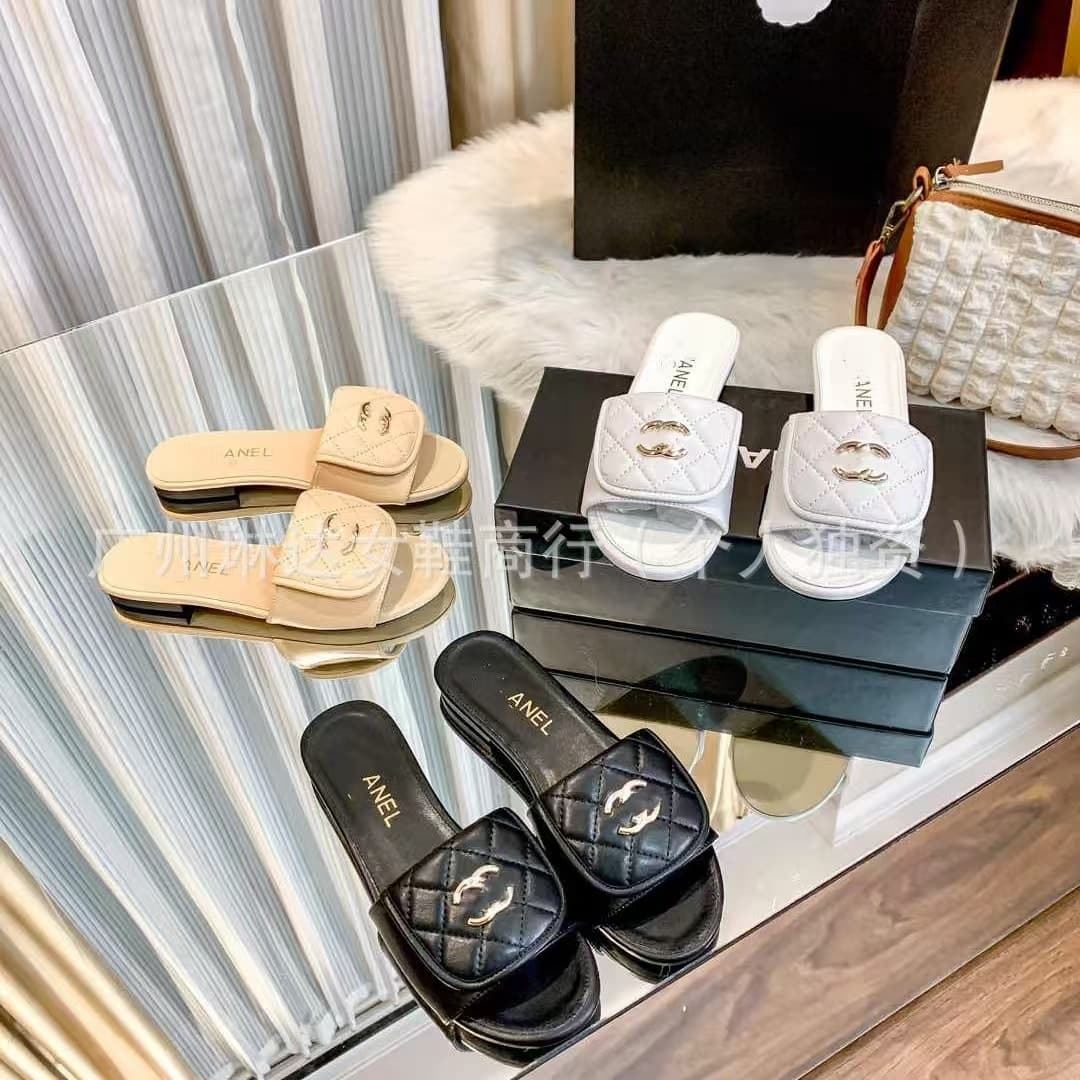 25 New Small Chanel Style Diamond Metal Backpack Buckle Flat Slippers Women Summer Outdoor Casual Beach One-Band Sandals