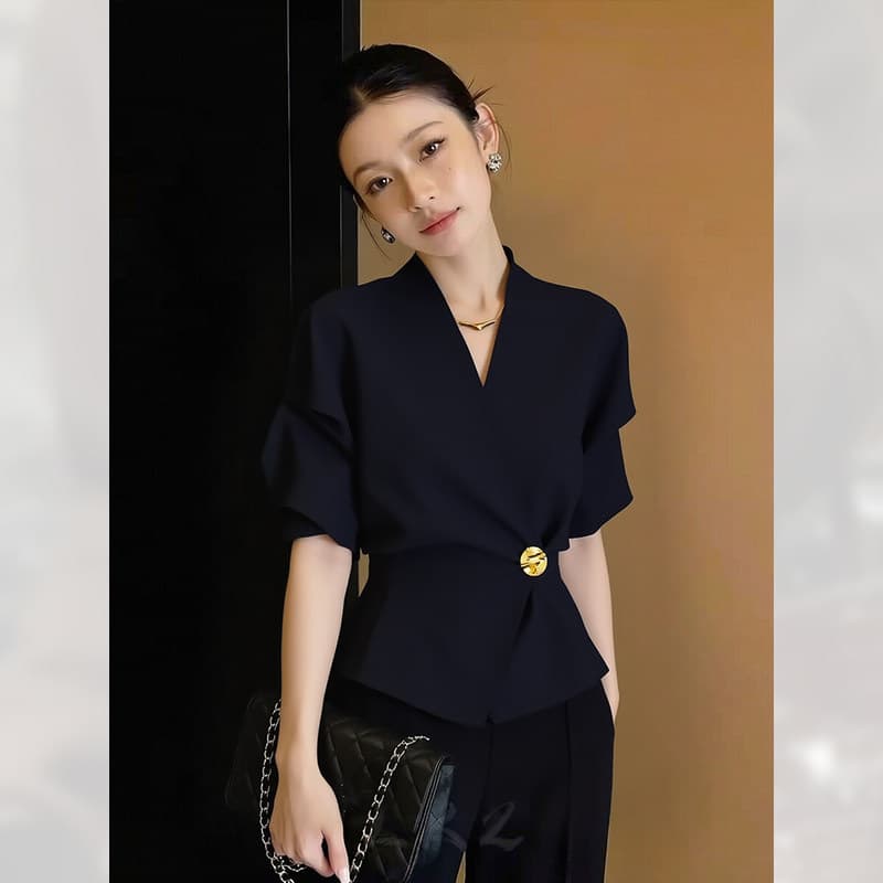 Light Luxury Vintage Button-Front V-Neck Cinched Waist Blouse for Women Summer 2026 New Trendy Youthful Elegant High-End Shirt