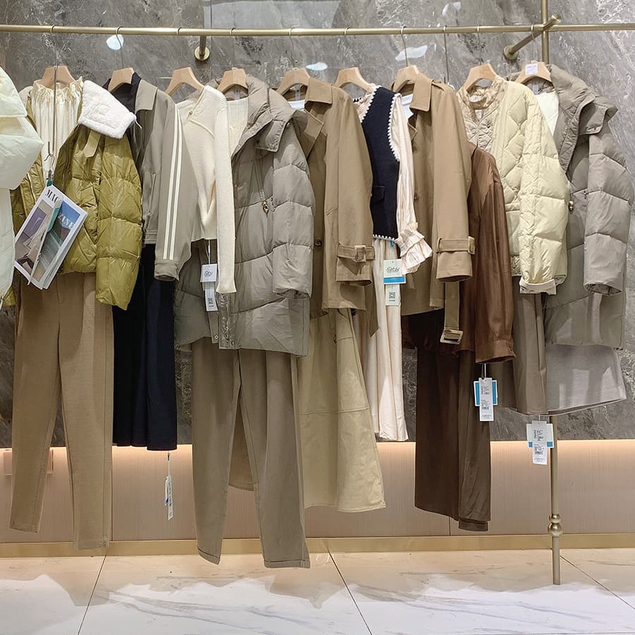 High-quality brand-name clearance sales of women's clothing, including end-of-line stock, brand discounts, and final payment clearance items. Source directly from physical stores via live streaming.