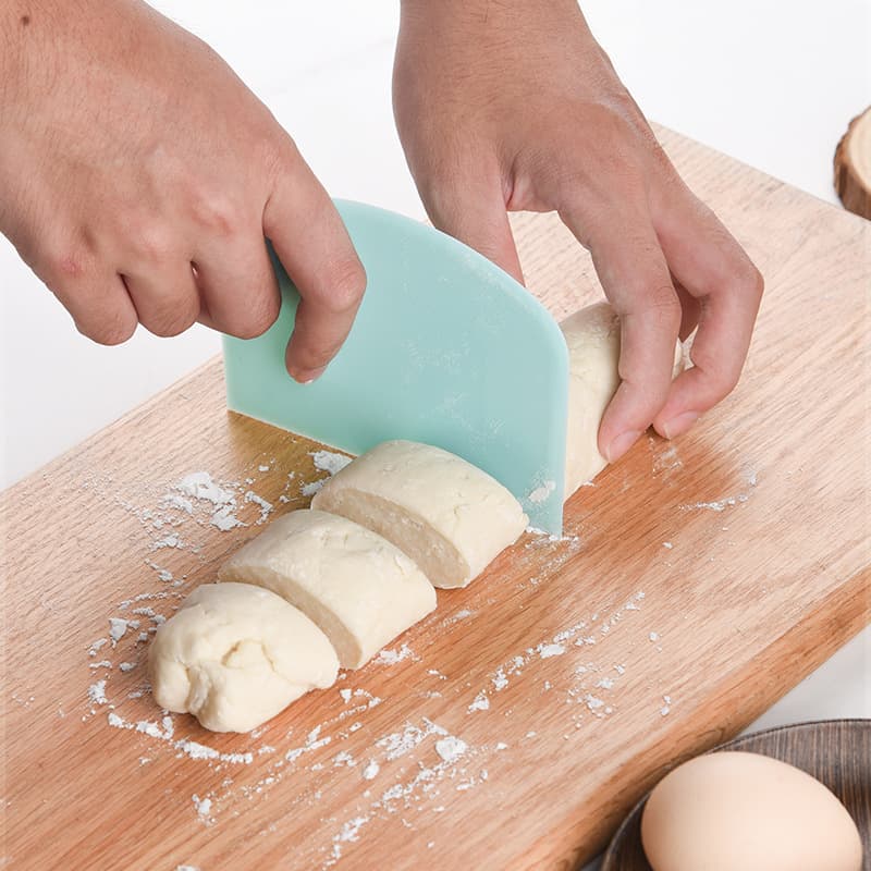 Multi-functional Baking Tool Scraper, Kitchen Dough Cutter, Food-Grade PE Cake Cream Rice Noodle Roll Scraper