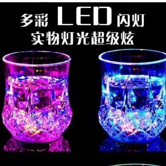 Luminous Pineapple Beer Cup Sensory Light Up Night Glow Cup for Bar Creative Plastic Beer Glasses European North America Sales
