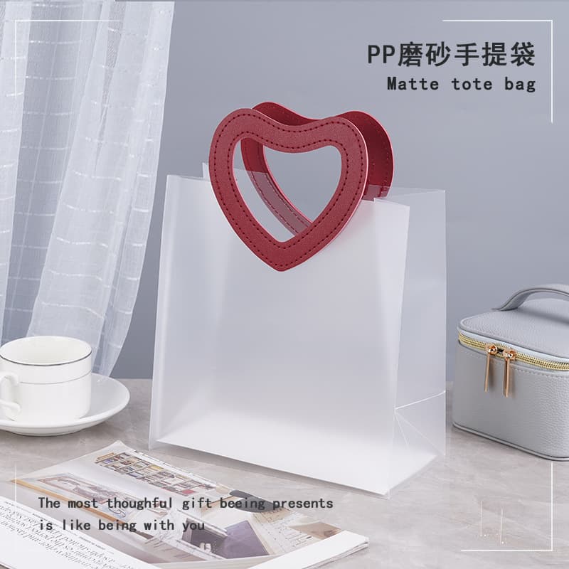 In Stock PP Handbag Custom Transparent Frosted Gift Bag Hard Plastic Waterproof PP Gift Bag with Logo Printing