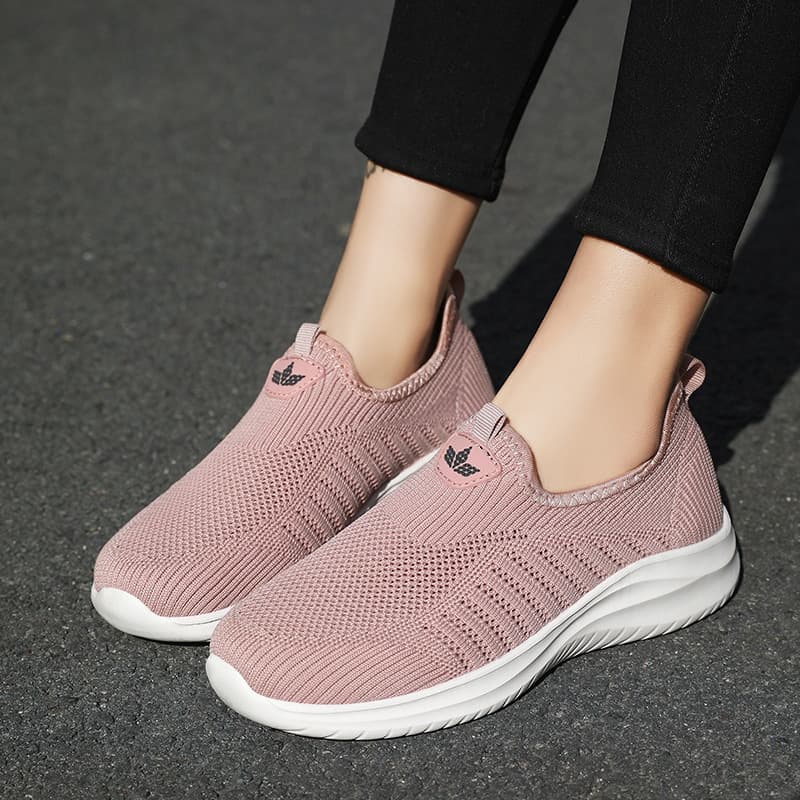 New Summer Magnetic Therapy Walking Shoes for Seniors Women Soft Sole Knit Mother Shoes Middle-Aged and Elderly Comfortable Breathable Mesh Shoes