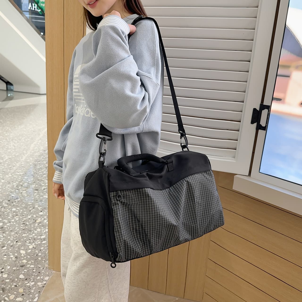 New Travel Bag, Large Capacity, Lightweight Sports and Fitness Bag, Portable Shoulder Crossbody Bag, Can Be Used as a Trolley Suitcase Travel Bag
