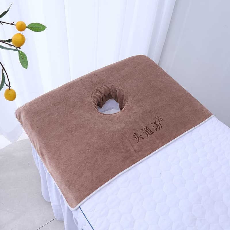 Large towels with holes for beauty salons, massage beds, and head towels - wholesale from manufacturers.