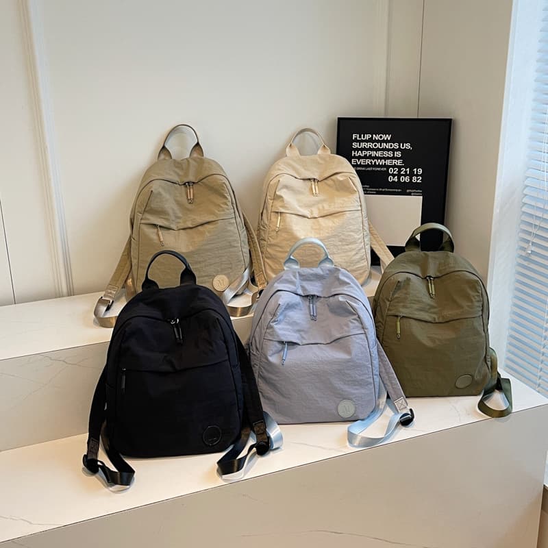 Cross-border new niche lightweight nylon cloth backpack women's versatile travel backpack casual versatile commuter bag
