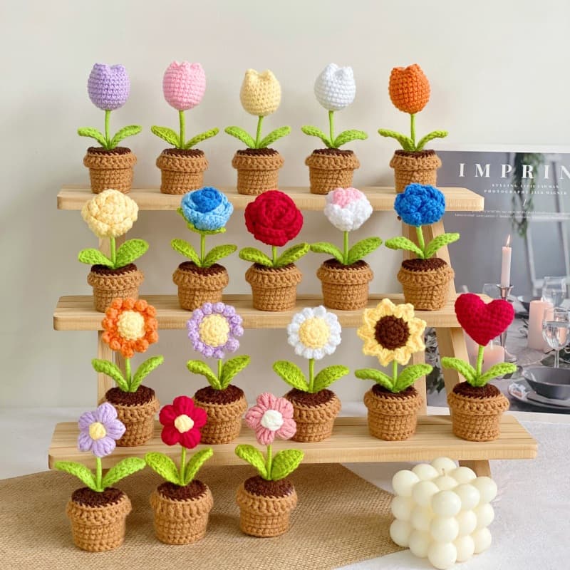 Finished Small Crochet Potted Simulation Flower, Creative Decorative Gift, Cute Mini Ornament