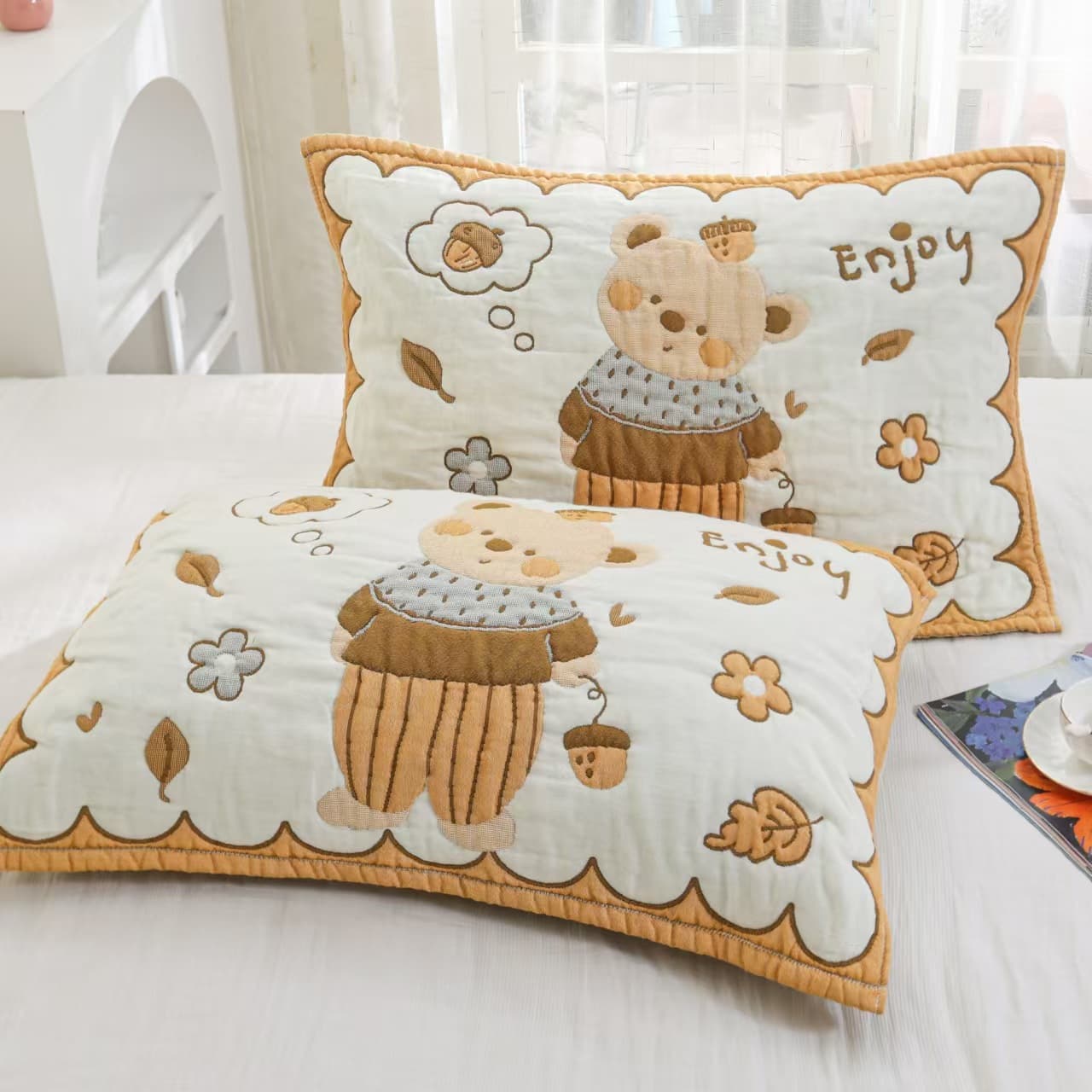 Cartoon puff pillow towel 52×78, cotton-filled and thickened pillowcase for single student dormitory, high aesthetic appeal, wholesale.