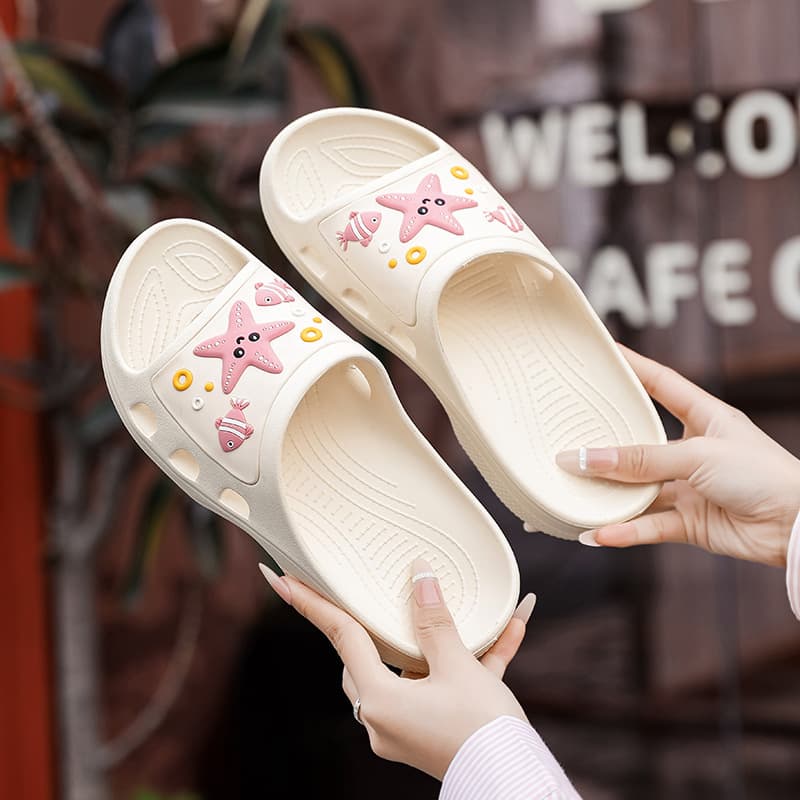 Fashion New Women's Flip Flops, Cartoon Cute Versatile Slippers for Women, Soft Sole Comfortable Casual Cross-Border Wholesale