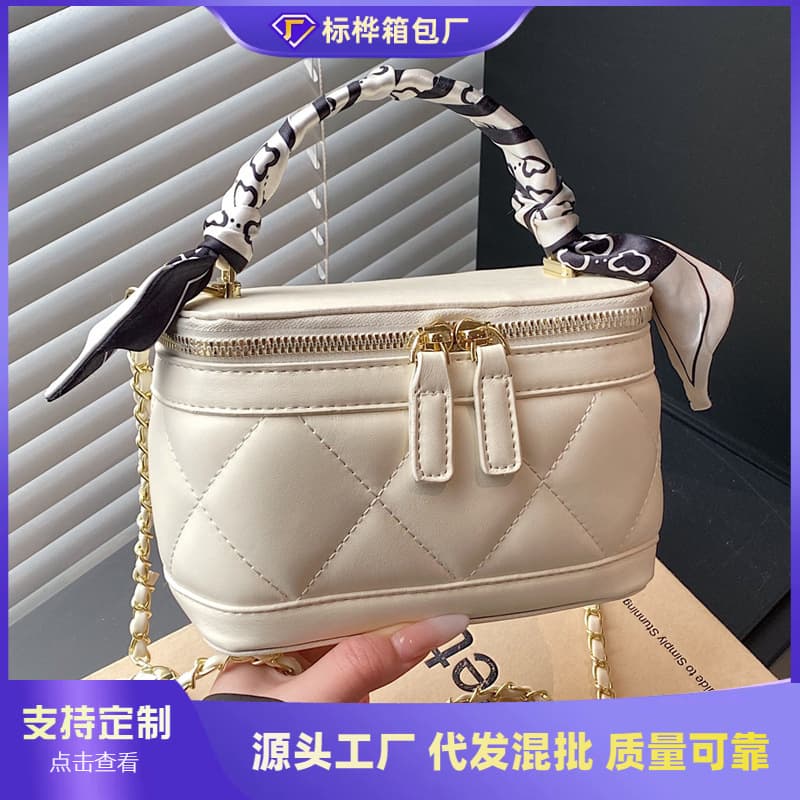 Foreign Trade Niche Design Box Bag Women 2026 New Versatile Crossbody Bag Diamond Quilted Bucket Bag Handheld Small Square Bag