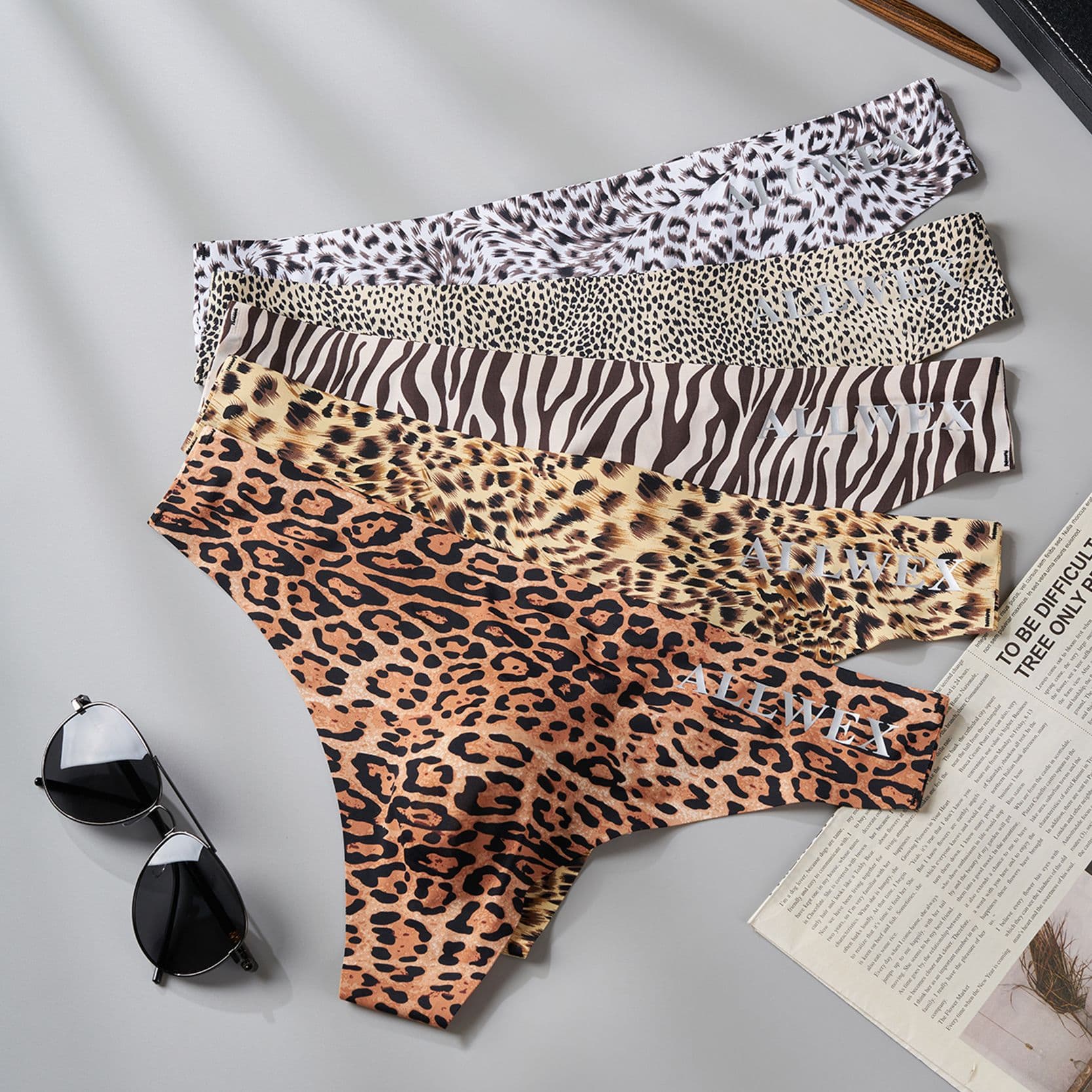 Men's Seamless Leopard Print Low-Rise Sexy Breathable Ice Silk Quick-Dry Thong Shorts