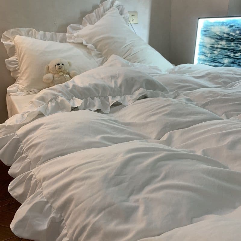 INS-style white princess-inspired cotton four-piece bedding set, soft and simple solid color bed sheet, dormitory three-piece set, dropshipping available.