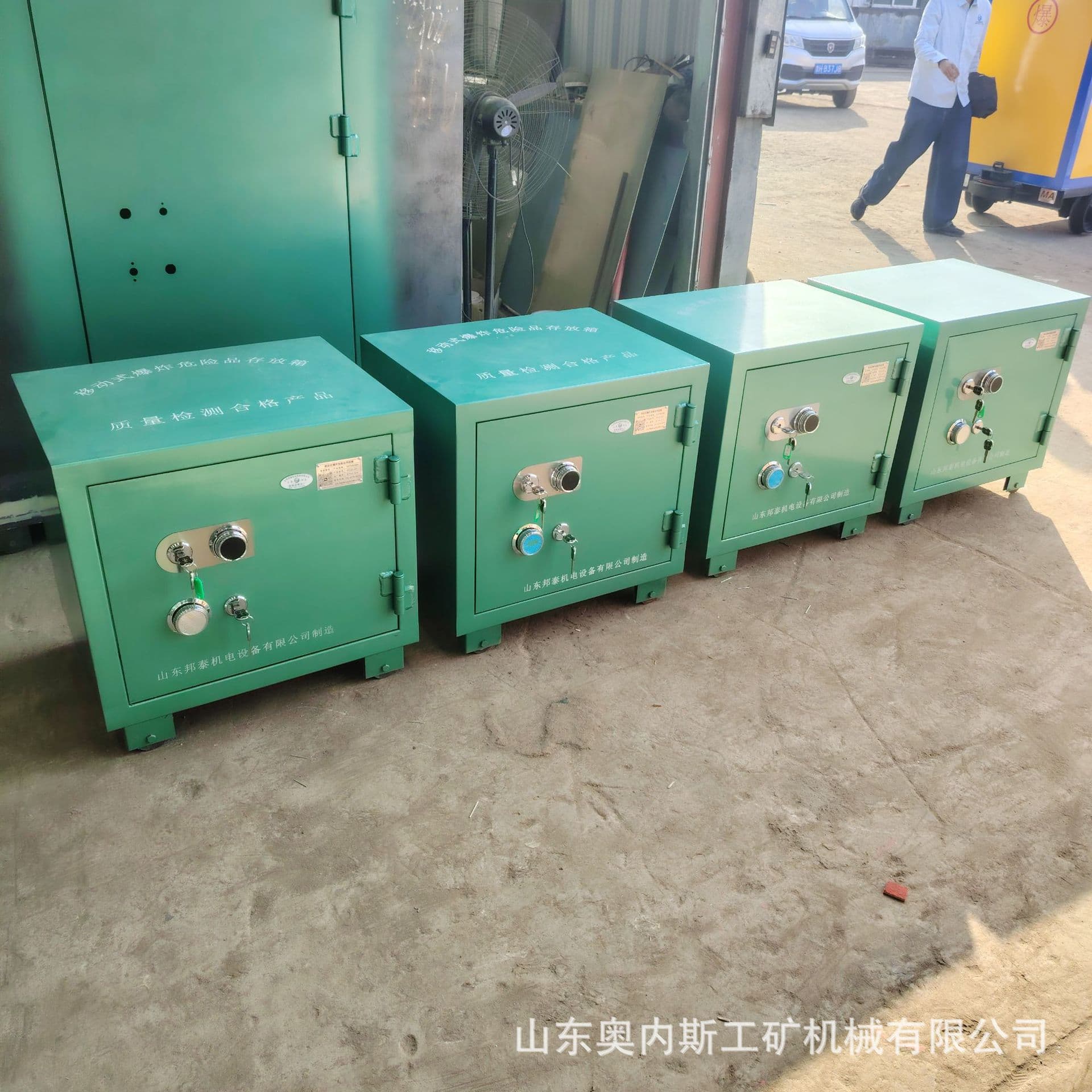 One Thousand Detonator Cabinet Civil Explosives Storage Room Explosives Safe Pickup Truck Bed Vehicle-mounted Explosion-proof Box