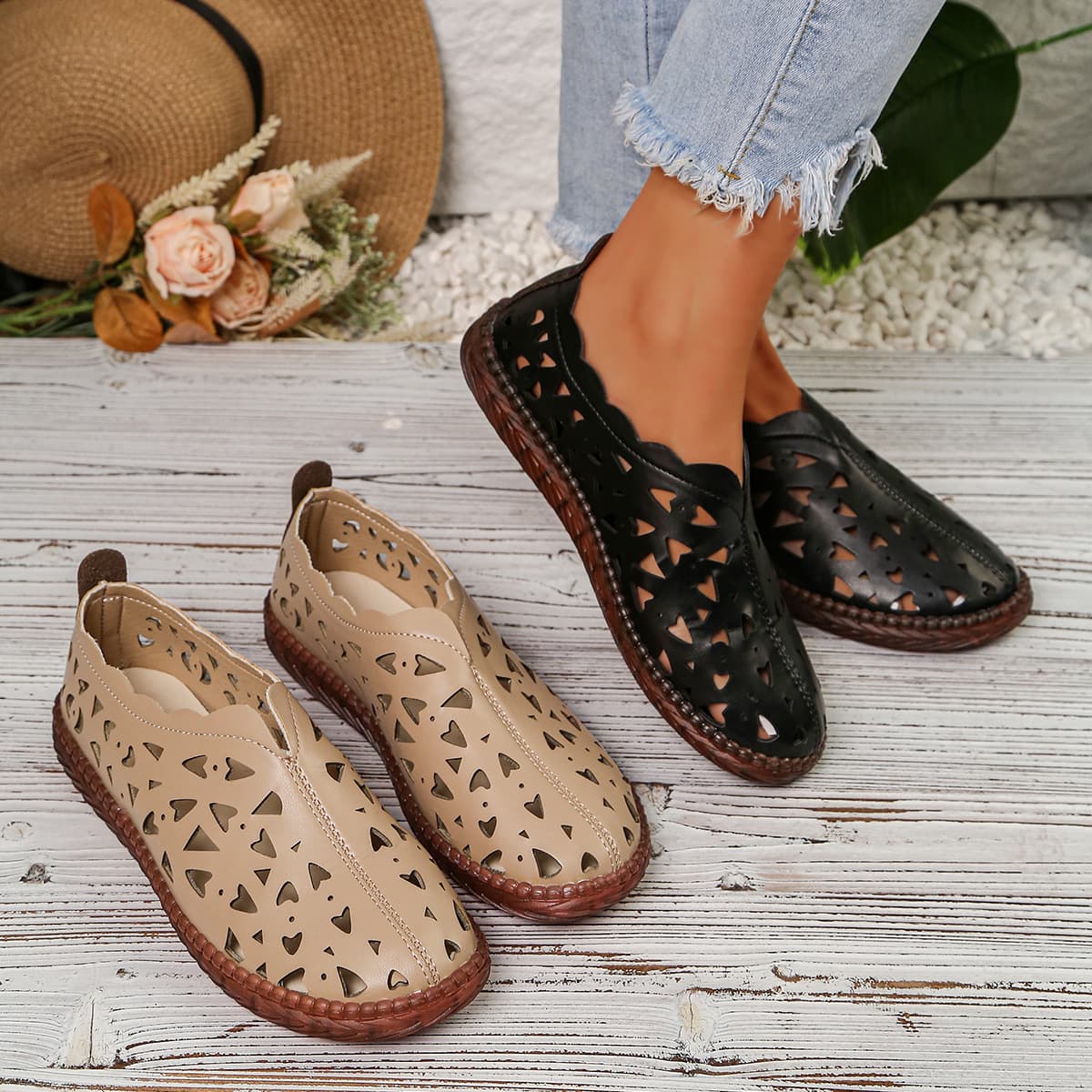 Cross-Border Summer Breathable Hollow-Out Mom Sandals for Women, Flat Round-Toe Soft-Soled Large Size 42 Women's Clogs