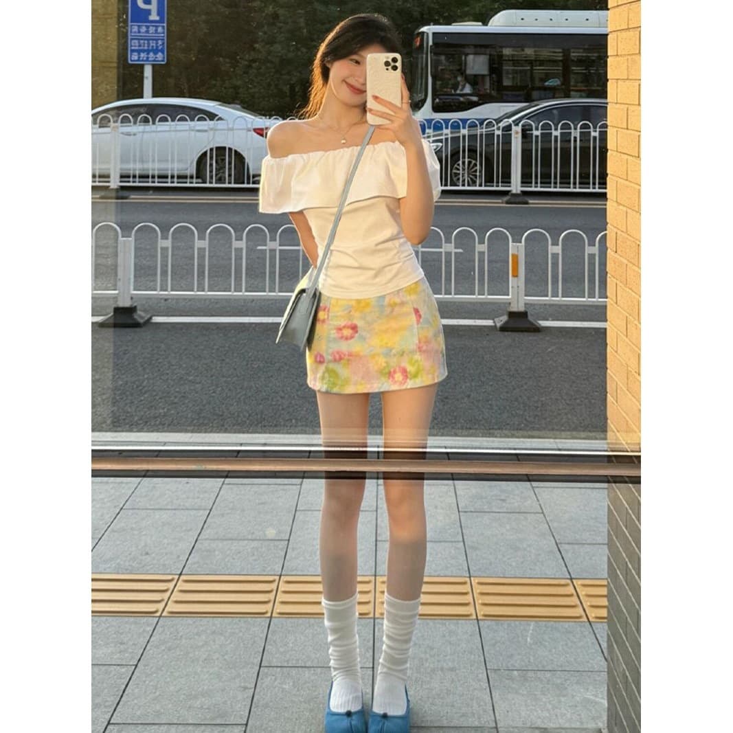 Women's summer suit, white slim-fit T-shirt with floral skirt, complete early spring dopamine outfit, stunning and beautiful ensemble