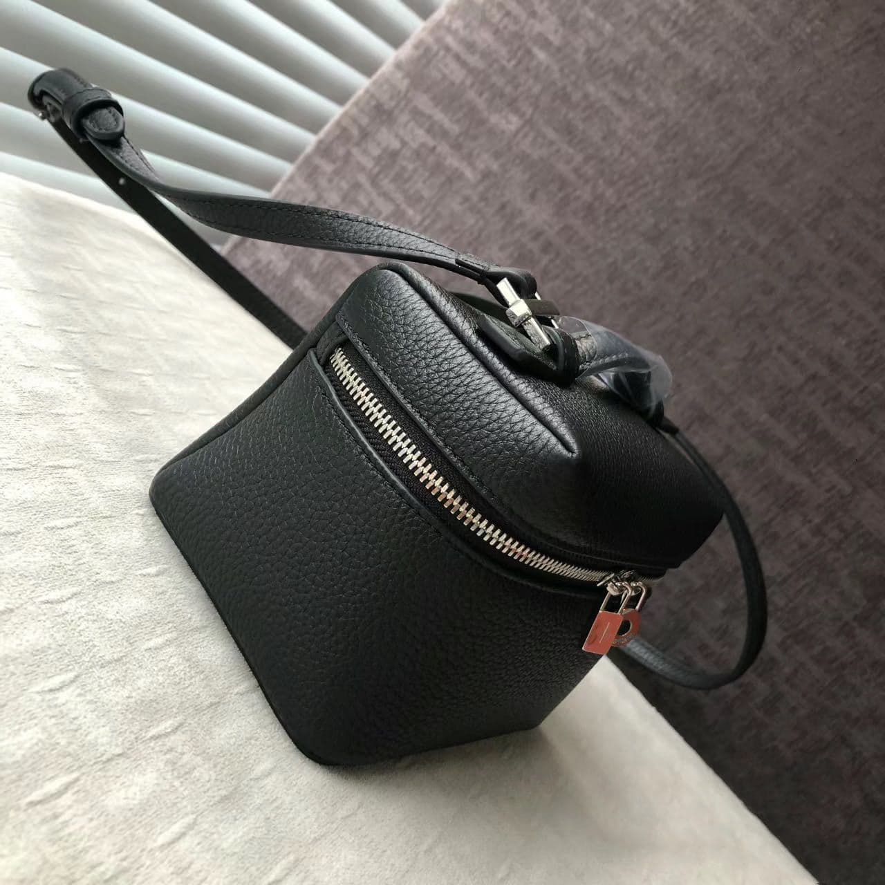 Cross-border LP small bag genuine leather makeup bag shoulder crossbody mini bag versatile lunch box bag for women minimalist fashion