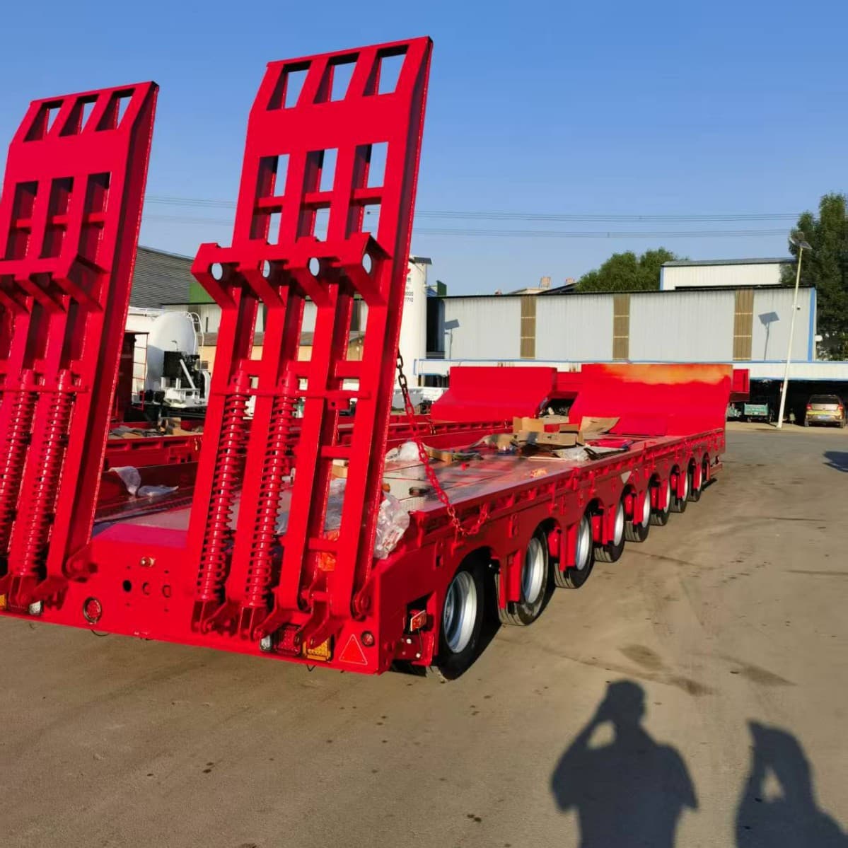 13.75-meter low flatbed semi-trailer, 3 meters wide, high and low, three-axle, standard export model.