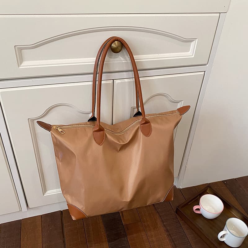 Large-capacity shoulder tote bag for women on business trips, commuting, fashionable and versatile hand-held maternity storage bag, short-distance travel luggage bag