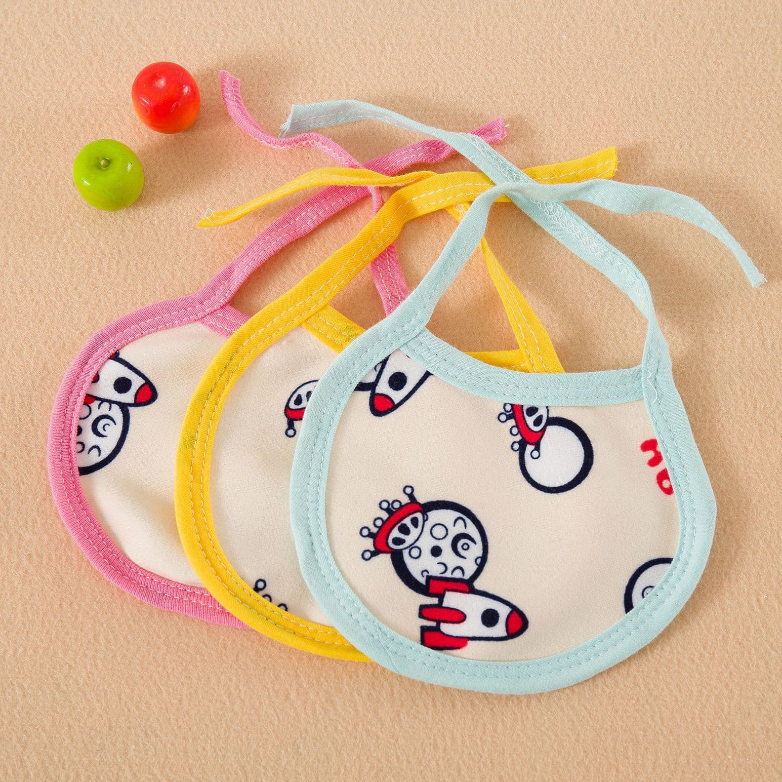 Self-Produced and Sold Baby Drool Bibs, Also Manufacturing Diaper Straps, Finger Puppets, Family Zodiac Sets, etc.