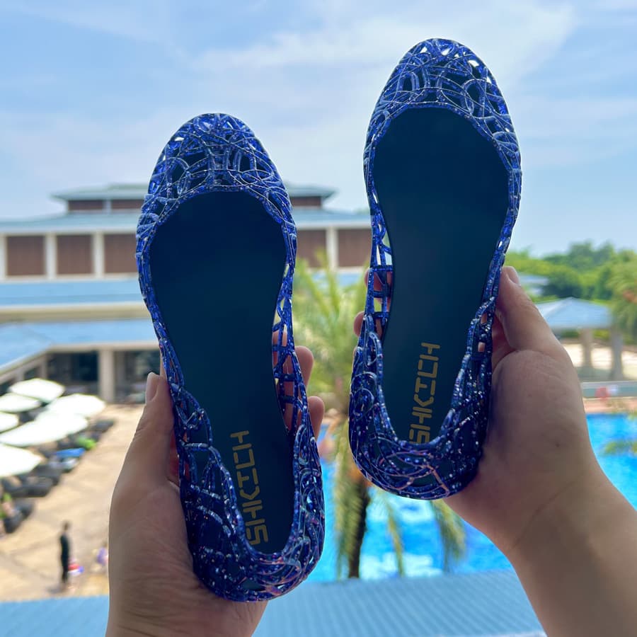 Women's Round Toe Plastic Sandals Hollow Out Slip-On Glitter Flat Bottom Crystal Slippers Home Comfortable Anti-Slip Summer Shoes