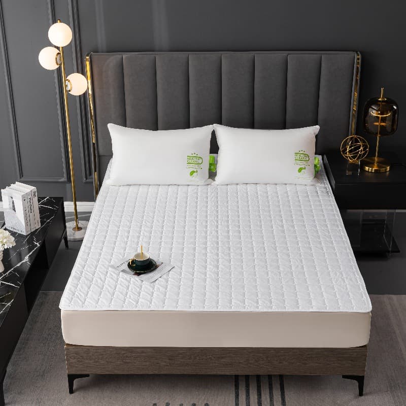 Hotel Anti-Slip Mattress Protector, Inn/Rental Soft Pad, Linen Bed Mattress Pad, Cleaning Pad for Hotel Use