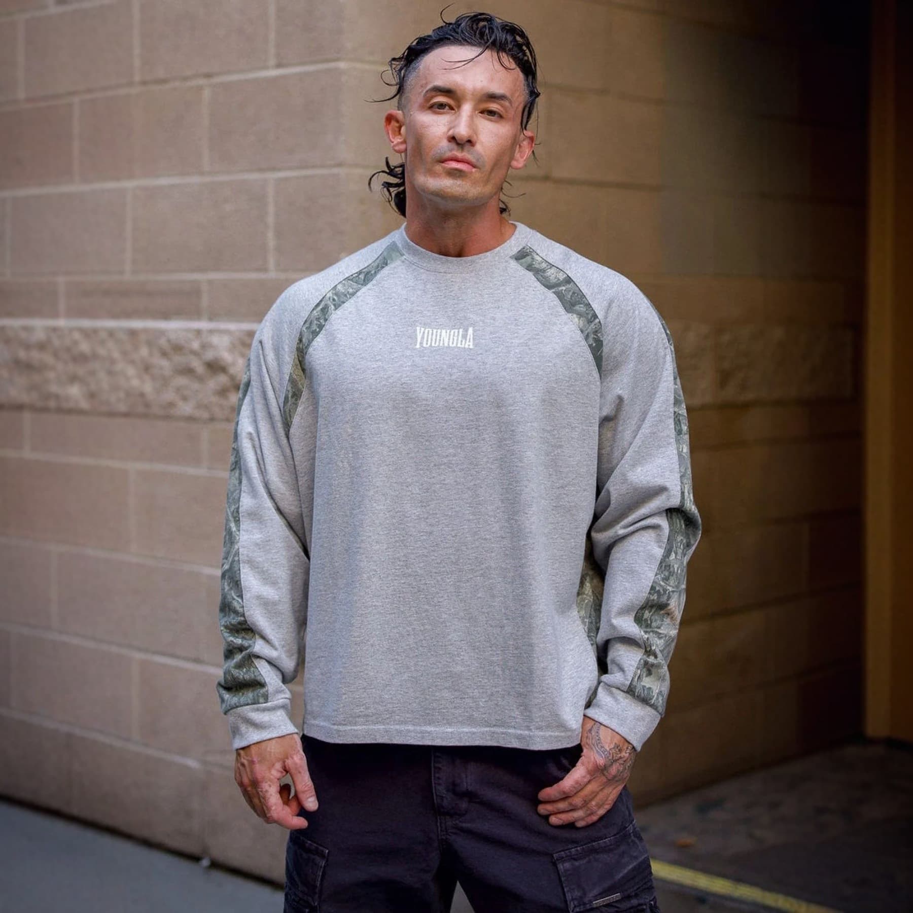 YOUNGLA American autumn and winter new sports fitness camouflage splicing long-sleeved men's running casual loose round neck T-shirt