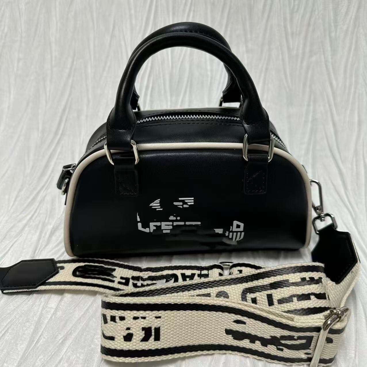 Foreign trade 2025 Karl's new bowling bag crossbody bag handbag women's bag size 21/11/8 Versatile