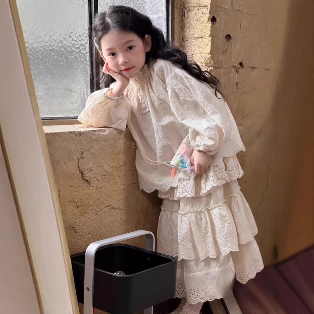 Girls suit 2025 spring new style French heavy jacquard embroidered shirt for small and medium-sized children Korean style cake skirt