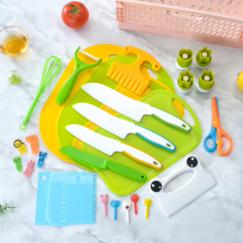 New children's plastic knife set: cutting board, peeler, educational plastic fruit knife, cake knife.