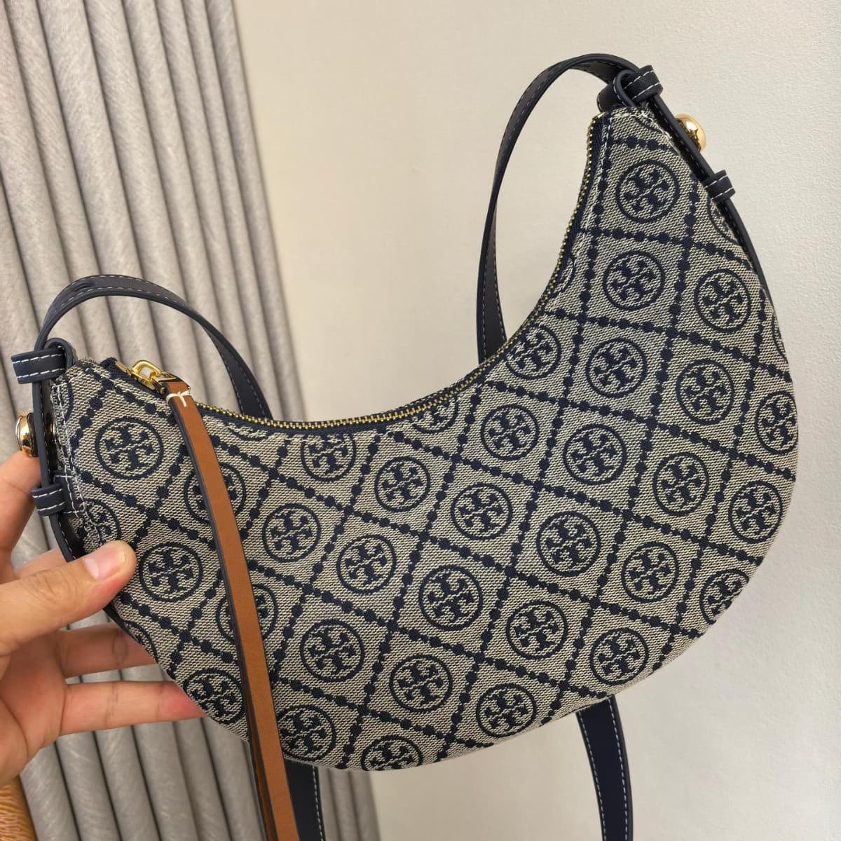 26Tb New Fashion Simple Underarm Bag Single Shoulder Crossbody Bag for Women Versatile Niche Trendy Cowhide Monogram Moon Bag