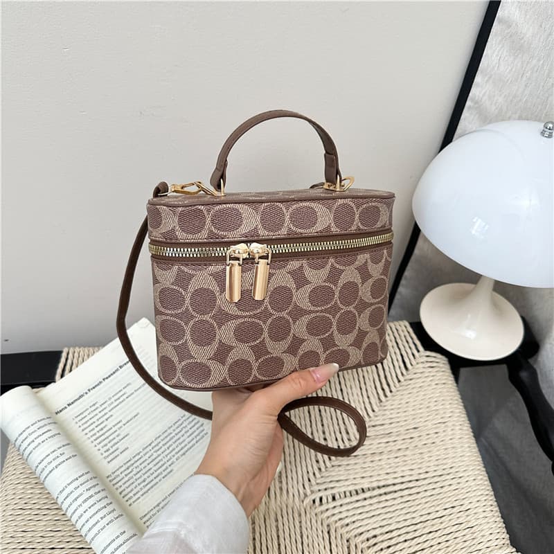 2026 New Box Bag Retro Presbyopia Shoulder Mini Handbag Versatile Cosmetic Bag Summer Niche Design Women