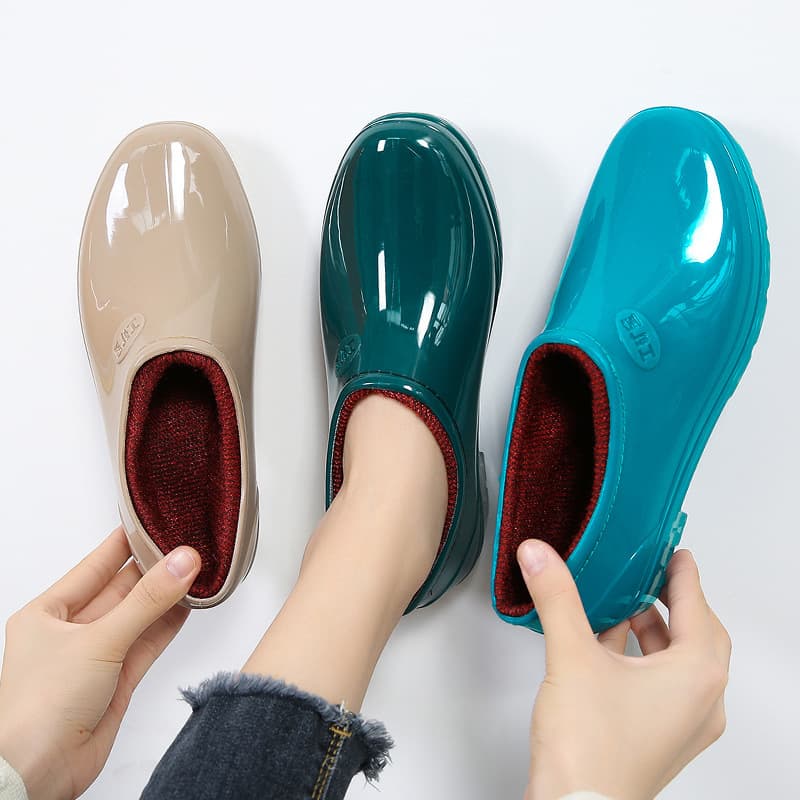 Women's low-top, shallow-mouth, waterproof, non-slip, stylish Korean-style adult rubber shoes, warm for winter.