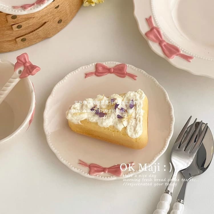 Ins-style high-appeal scalloped plate, cute small snack dish, ceramic cake plate, dessert plate, pasta and pastry plate