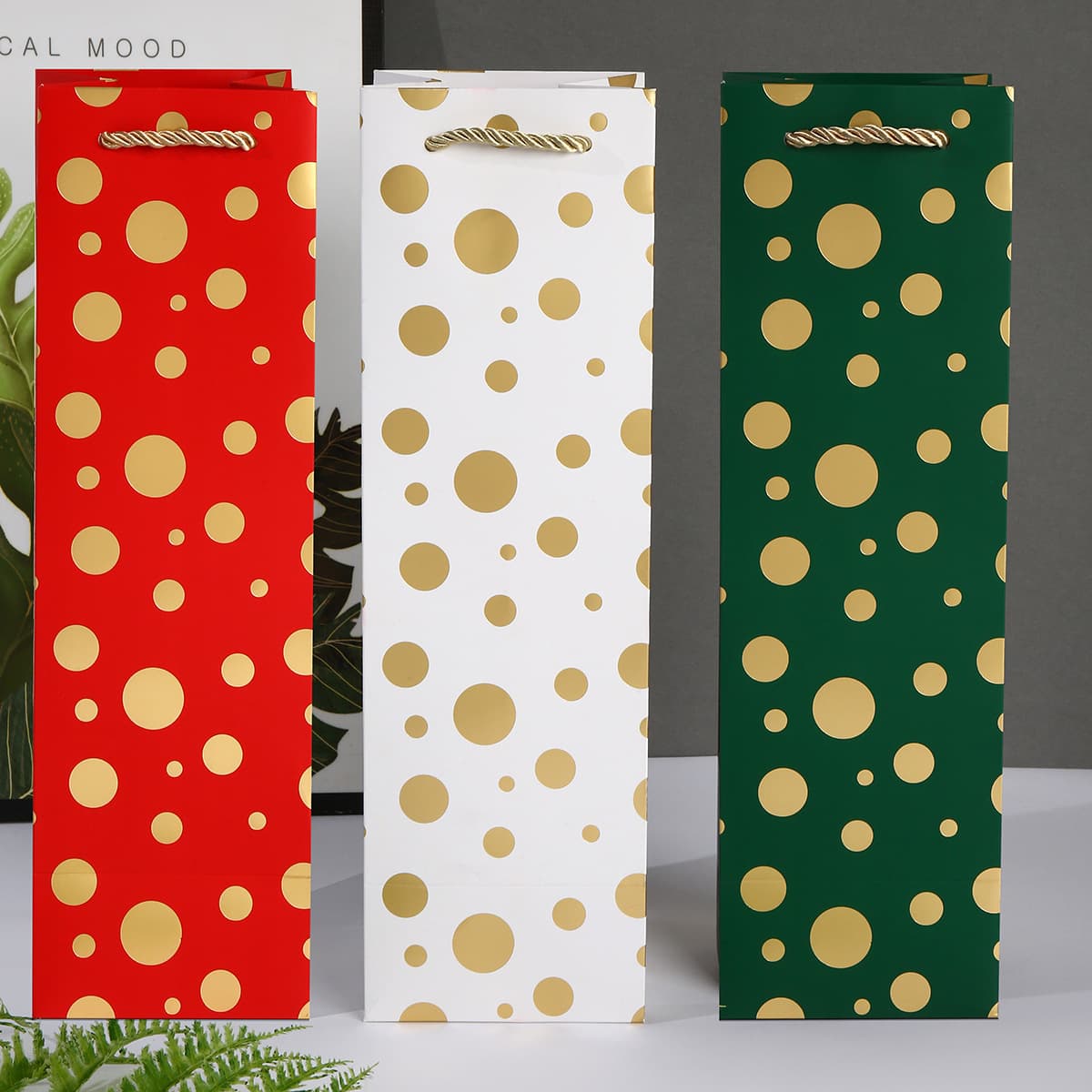 Wholesale Christmas Gift Bags with Polka Dot Gold Foil Wine Bags, Premium Red Wine Gift Handbags for Valentine's Day