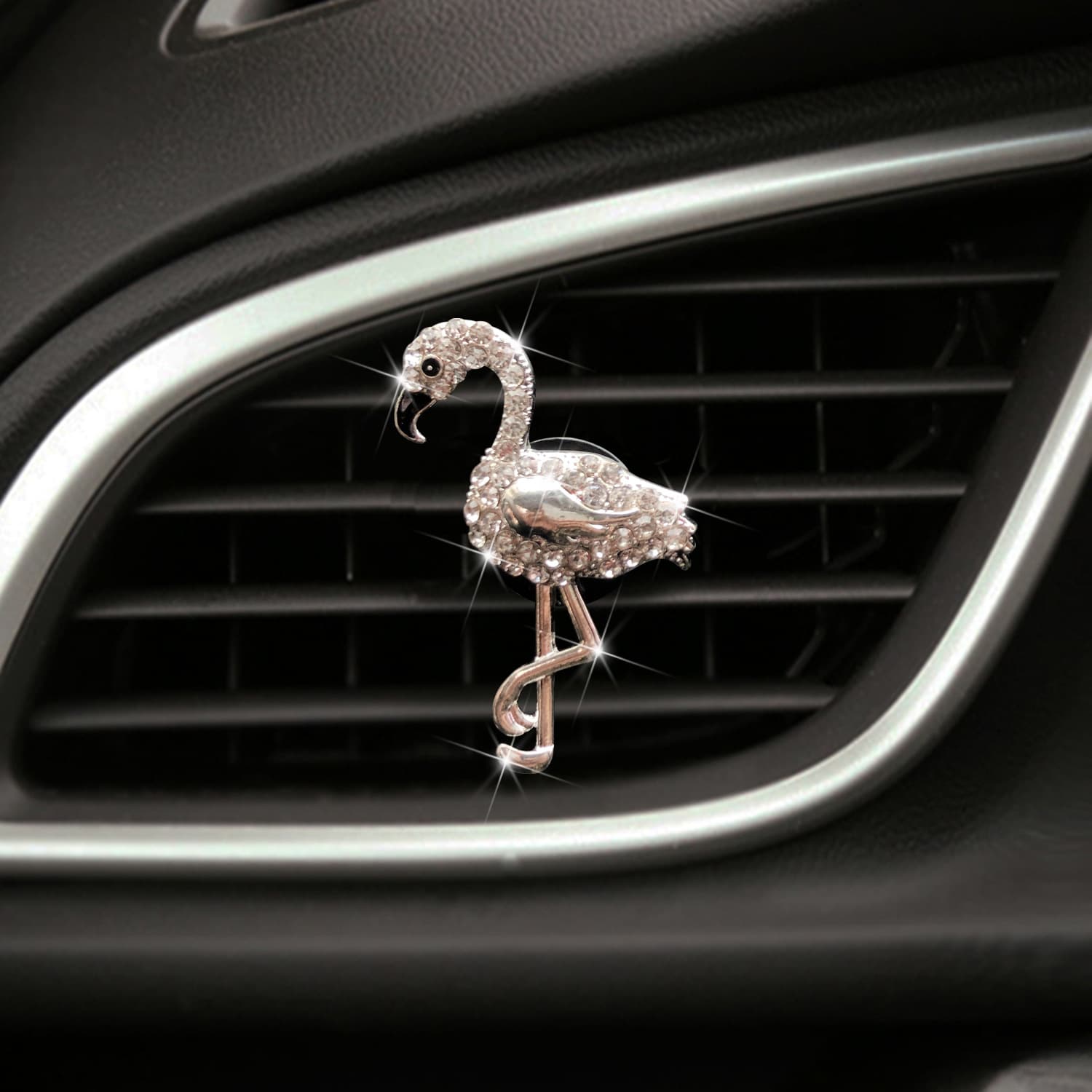 Exquisite diamond-encrusted Flamingo car perfume clip car air conditioning outlet aromatherapy clip female car balm clip