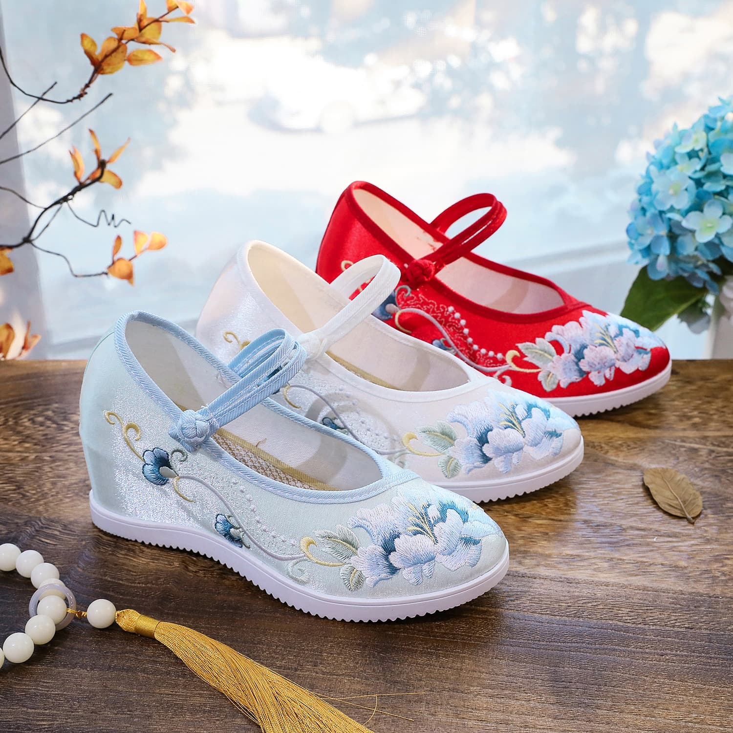 Lingyue New Style Inner Height Increase Round Toe Old Beijing Cloth Shoes for Women, Matching Hanfu High Heel Thick Sole Embroidered Shoes